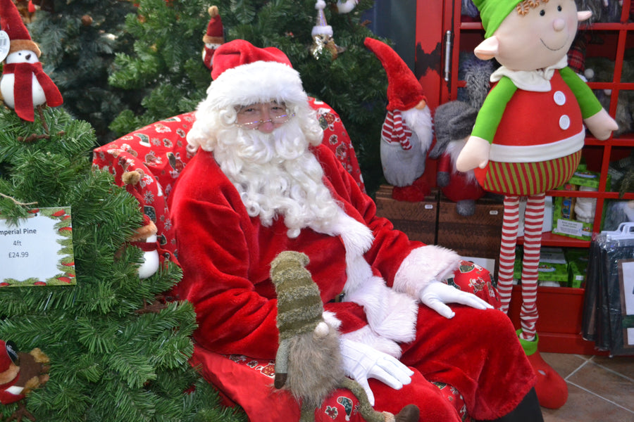 SANTA RETURNS TO OAKCHURCH THIS CHRISTMAS